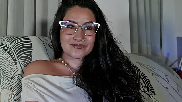 DeesseLuxure online show from April 2, 2026, 4:08 am