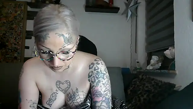 RoxxyInk online show from April 12, 2026, 10:24 pm