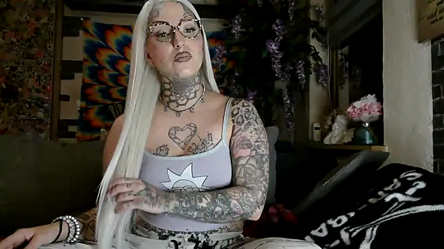 Snapshot of RoxxyInk chatting on September 28, 2025, 10:17 pm RoxxyInk online show from September 28, 2025, 10:17 pm