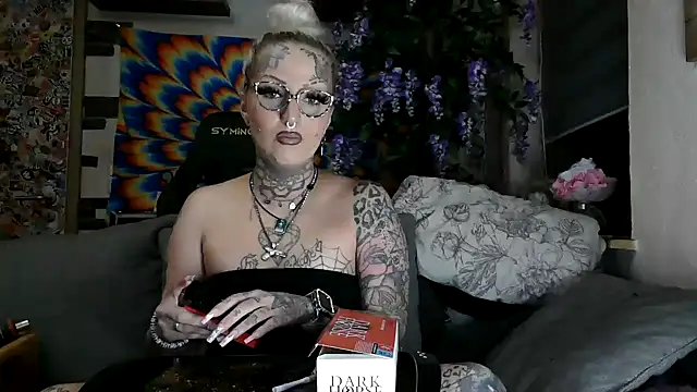 Snapshot of RoxxyInk chatting on February 26, 2025, 1:57 am RoxxyInk online show from February 26, 2025, 1:57 am