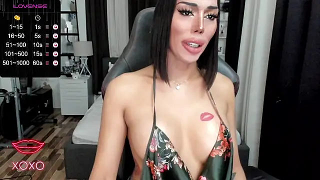 Snapshot of Forever_MissCandace chatting on March 18, 2025, 10:15 pm Forever MissCandace online show from March 18, 2025, 10:15 pm