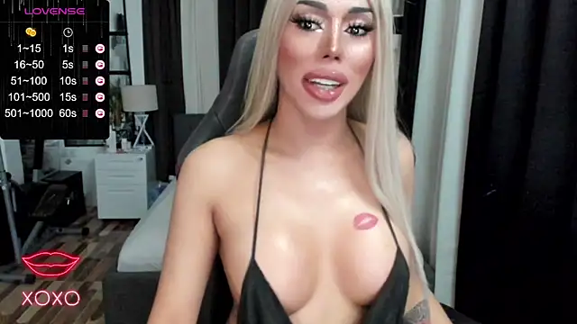 Snapshot of Forever_MissCandace chatting on February 9, 2025, 1:00 am Forever MissCandace online show from February 9, 2025, 1:00 am