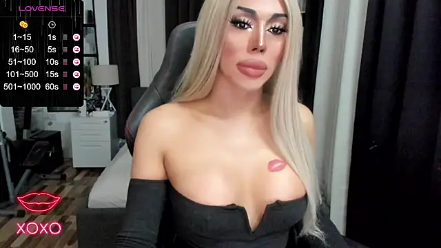 Snapshot of Forever_MissCandace chatting on February 10, 2025, 2:41 am Forever MissCandace online show from February 10, 2025, 2:41 am