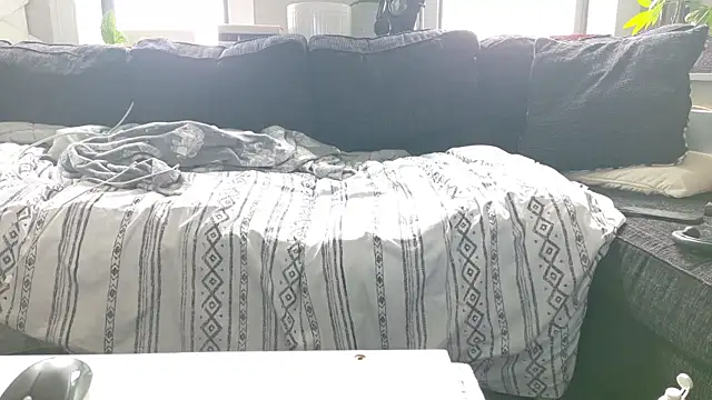 bestofdoseswirls online show from April 6, 2026, 5:25 pm