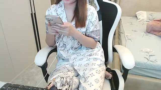 Snapshot of Hanako_love chatting on March 10, 2025, 4:07 am Hanako love online show from March 10, 2025, 4:07 am