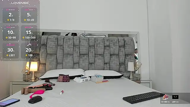 Snapshot of Tamara_Luaren chatting on February 20, 2025, 7:52 pm Tamara Luaren online show from February 20, 2025, 7:52 pm