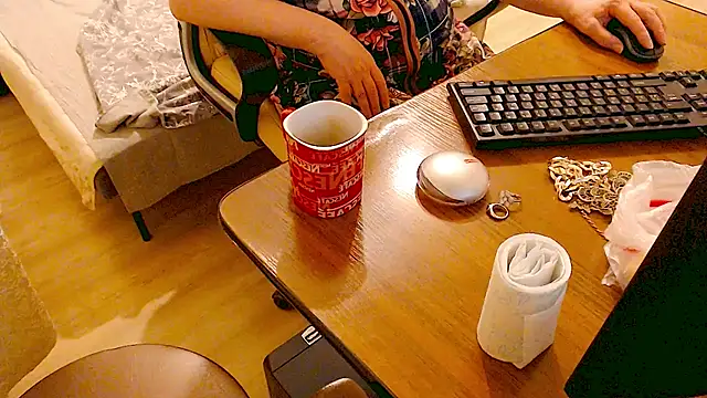 Snapshot of MomJaneSex chatting on February 25, 2025, 9:48 pm MomJaneSex online show from February 25, 2025, 9:48 pm