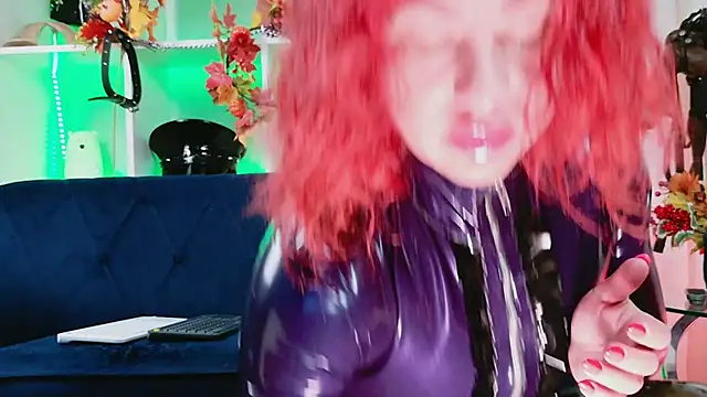 Ella  Kross online show from September 21, 2025, 6:40 am