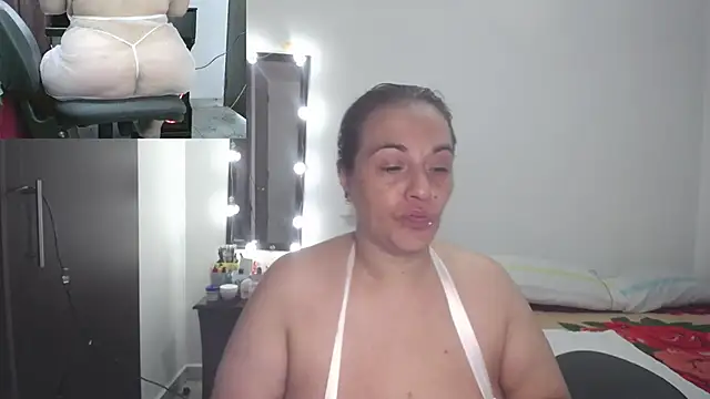 Snapshot of zoe_hotxxx chatting on November 3, 2025, 1:26 pm zoe hotxxx online show from November 3, 2025, 1:26 pm