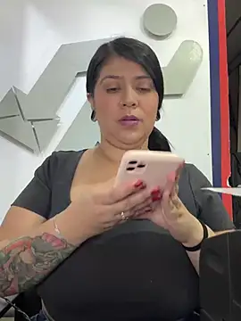 emilyjohanson online show from January 22, 2025, 3:40 pm