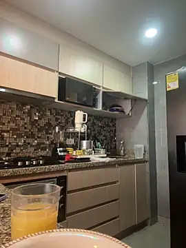 emilyjohanson online show from February 27, 2025, 2:00 pm