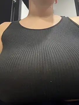 Snapshot of emilyjohanson chatting on May 5, 2026, 4:21 pm emilyjohanson online show from May 5, 2026, 4:21 pm