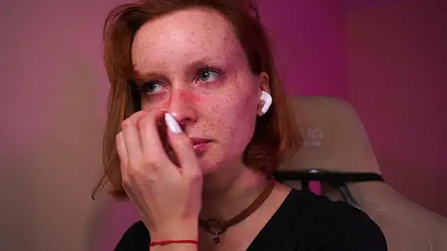 Snapshot of Liuba_Fox chatting on November 18, 2025, 6:44 pm Liuba Fox online show from November 18, 2025, 6:44 pm