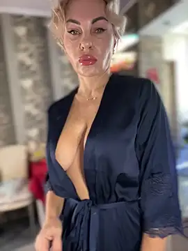 Snapshot of Hotnessi chatting on February 23, 2025, 8:06 am Hotnessi online show from February 23, 2025, 8:06 am