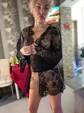 Snapshot of Hotnessi chatting on February 16, 2025, 8:10 am Hotnessi online show from February 16, 2025, 8:10 am