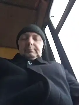 Snapshot of Pokaz2020 chatting on November 22, 2025, 8:13 am Pokaz2020 online show from November 22, 2025, 8:13 am