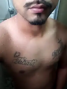 Snapshot of garoto1997 chatting on October 29, 2025, 6:18 pm garoto1997 online show from October 29, 2025, 6:18 pm