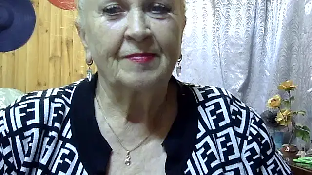 Emma52610 online show from September 28, 2025, 4:36 pm