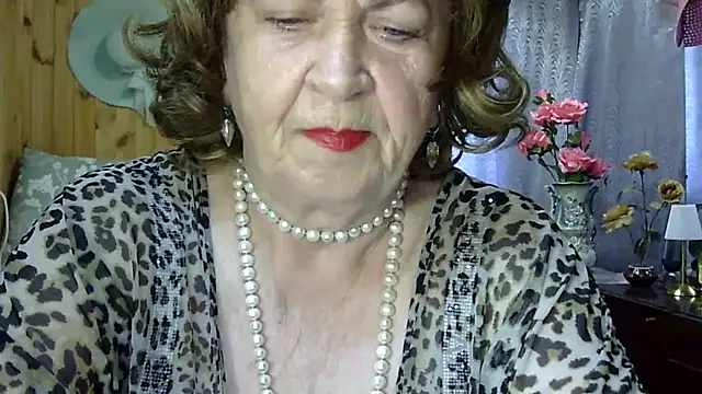 Snapshot of Emma52610 chatting on June 18, 2026, 5:50 am Emma52610 online show from June 18, 2026, 5:50 am
