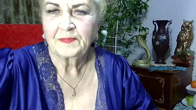 Emma52610 online show from February 18, 2025, 5:20 pm