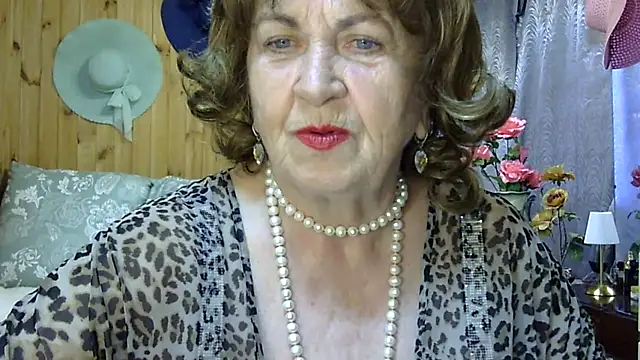 Snapshot of Emma52610 chatting on June 18, 2026, 11:37 am Emma52610 online show from June 18, 2026, 11:37 am