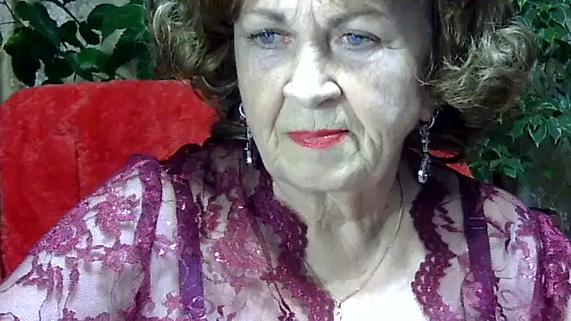 Emma52610 online show from November 25, 2025, 3:23 pm