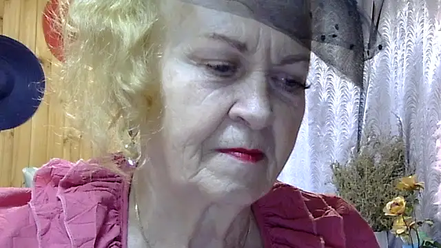 Emma52610 online show from October 21, 2025, 11:31 am