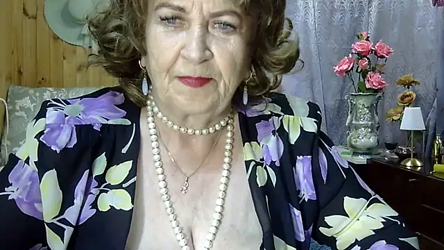 Snapshot of Emma52610 chatting on July 21, 2026, 4:41 pm Emma52610 online show from July 21, 2026, 4:41 pm