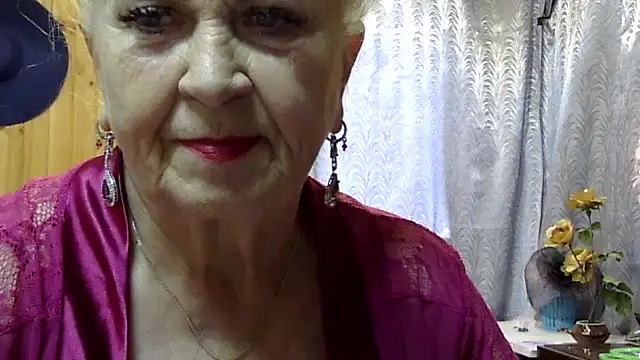 Emma52610 online show from October 3, 2025, 6:26 am