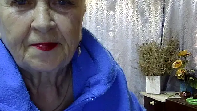 Emma52610 online show from October 19, 2025, 5:26 pm