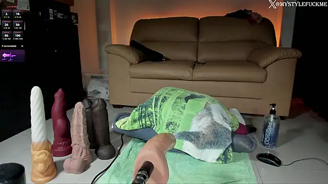 Snapshot of Th3Qu33n0fBigg3st chatting on February 23, 2026, 10:54 pm Th3Qu33n0fBigg3st online show from February 23, 2026, 10:54 pm