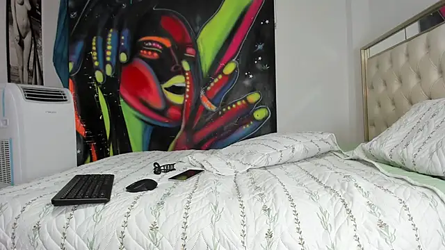 luna sexxy online show from December 1, 2025, 3:51 am