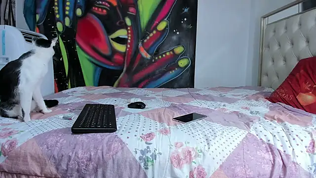 luna sexxy online show from November 27, 2025, 6:14 am