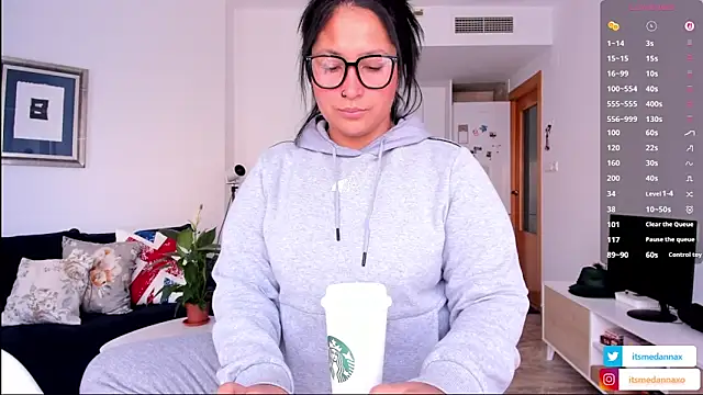 Snapshot of DannaaMeliza chatting on November 14, 2025, 10:52 am DannaaMeliza online show from November 14, 2025, 10:52 am