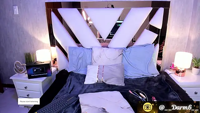 Lia Simons online show from November 2, 2025, 3:11 am