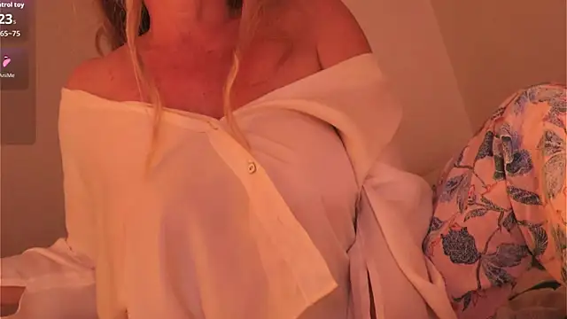 Snapshot of Kishaxxx chatting on November 12, 2025, 12:04 am Kishaxxx online show from November 12, 2025, 12:04 am