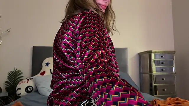 Snapshot of airgeadx chatting on December 3, 2025, 11:04 pm airgeadx online show from December 3, 2025, 11:04 pm