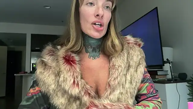 Snapshot of airgeadx chatting on October 21, 2025, 8:19 pm airgeadx online show from October 21, 2025, 8:19 pm