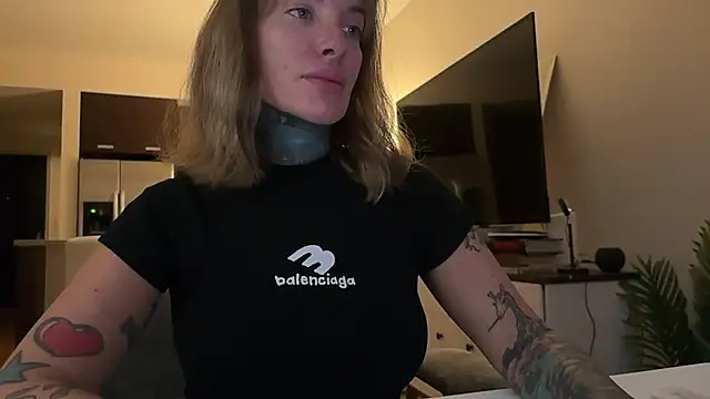 Snapshot of airgeadx chatting on October 26, 2025, 9:48 pm airgeadx online show from October 26, 2025, 9:48 pm