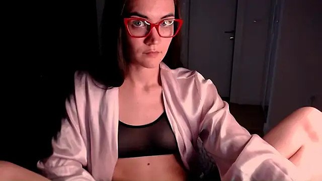 EvelynGG online show from May 11, 2026, 2:56 pm