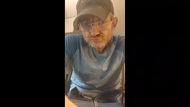 ROBERT0516 online show from November 30, 2025, 4:08 pm