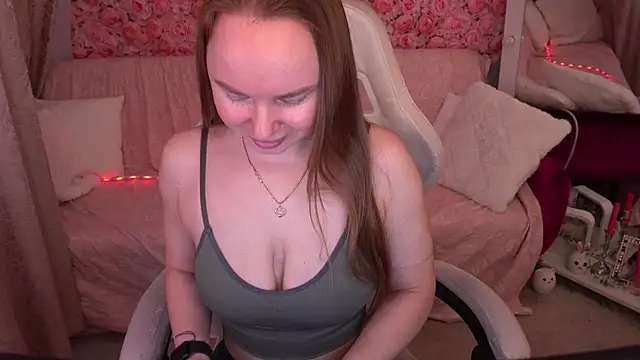 MiaRedFox online show from March 3, 2026, 6:42 am