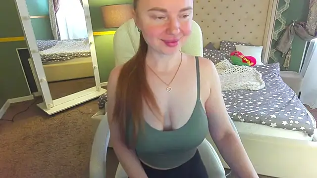 Snapshot of MiaRedFox chatting on February 7, 2025, 9:37 am MiaRedFox online show from February 7, 2025, 9:37 am