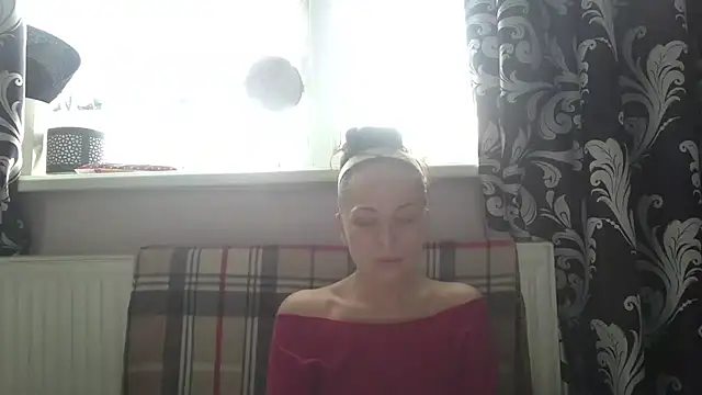 LindaStarS online show from April 12, 2026, 5:11 am