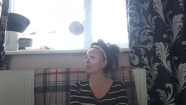 LindaStarS online show from April 19, 2026, 6:14 am