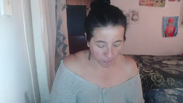 stefilove10 online show from February 4, 2025, 6:06 pm