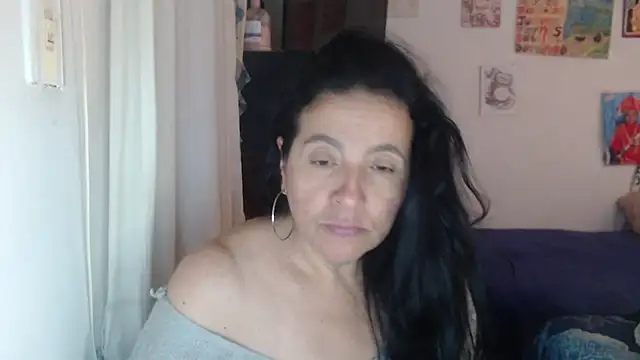 stefilove10 online show from April 17, 2026, 3:37 pm