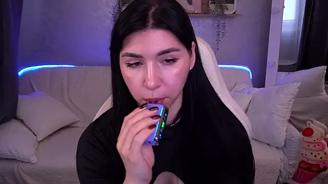 EmilyCandyy online show from November 13, 2025, 7:12 am