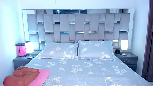 Cammiila online show from December 22, 2025, 11:16 pm