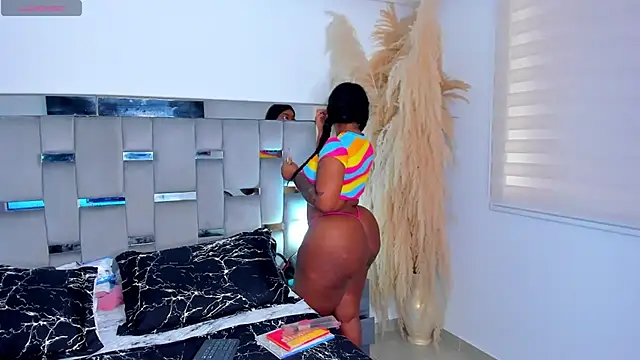 Snapshot of Cammiila chatting on June 23, 2026, 1:53 pm Cammiila online show from June 23, 2026, 1:53 pm